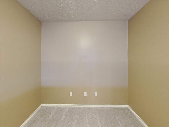 Building Photo - 6220 Stoney Creek Dr