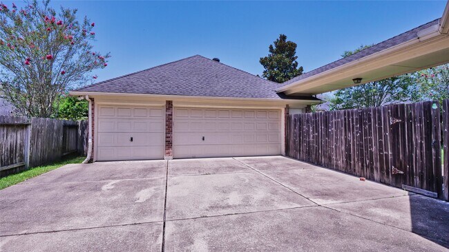 Building Photo - 21318 Chickory Trail
