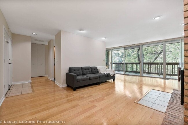 Building Photo - 5600 Hillcrest Ln