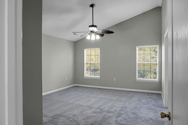 Building Photo - Lovely home in Summerville SC- Move In Spe...