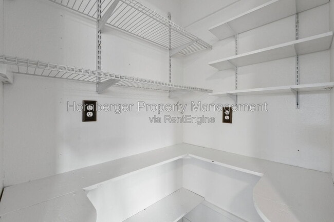 Building Photo - 1103 E Joseph Ave