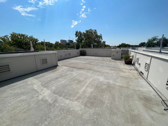 Building Photo - 2 bedroom | 2.5 bathrooms | Home in Alkali...