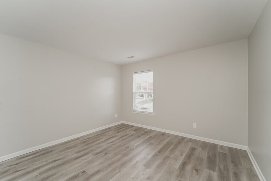 Building Photo - 10528 Adlin Ave