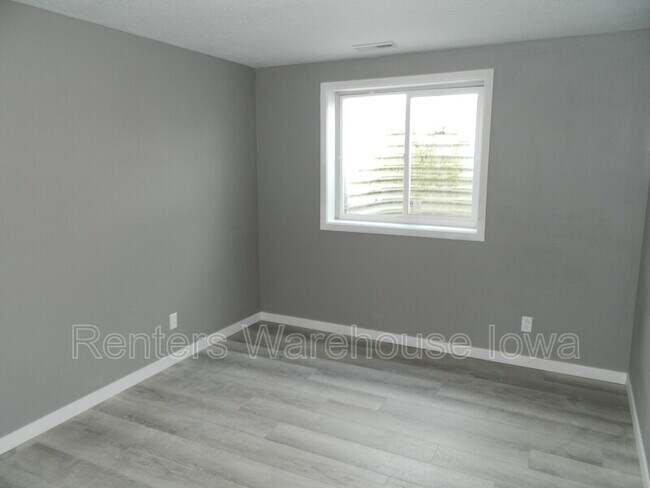 Building Photo - 809 SE 12th St