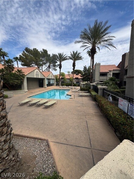 Building Photo - 5050 S Rainbow Blvd
