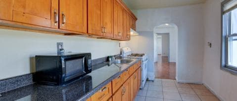 Building Photo - 882 Amboy Ave