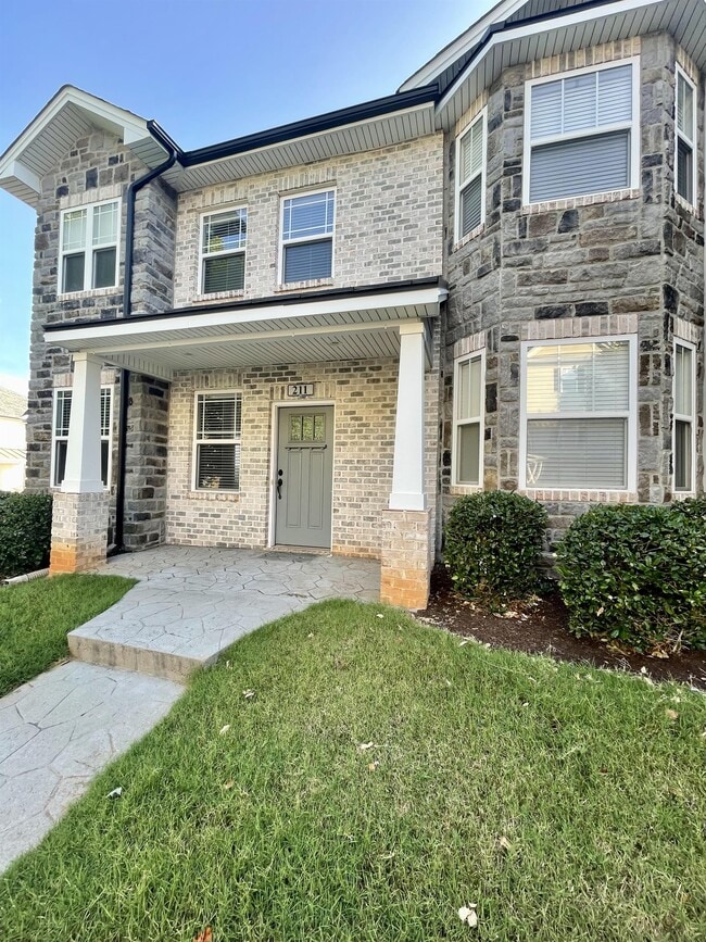 Primary Photo - 211 Capstone Dr