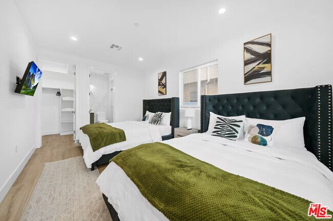 Building Photo - 201 S Westlake Ave