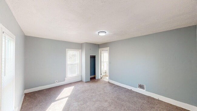 Building Photo - 3 Bedrooms, Newly updated!