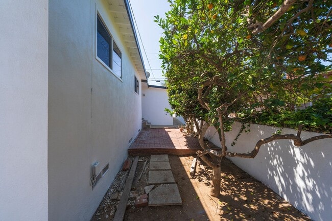 Building Photo - Hermosa Beach Home Rental
