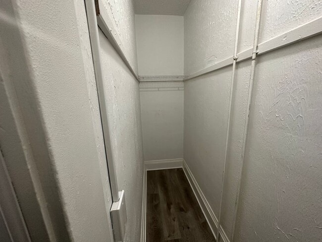 Building Photo - 3026 Monroe Ave