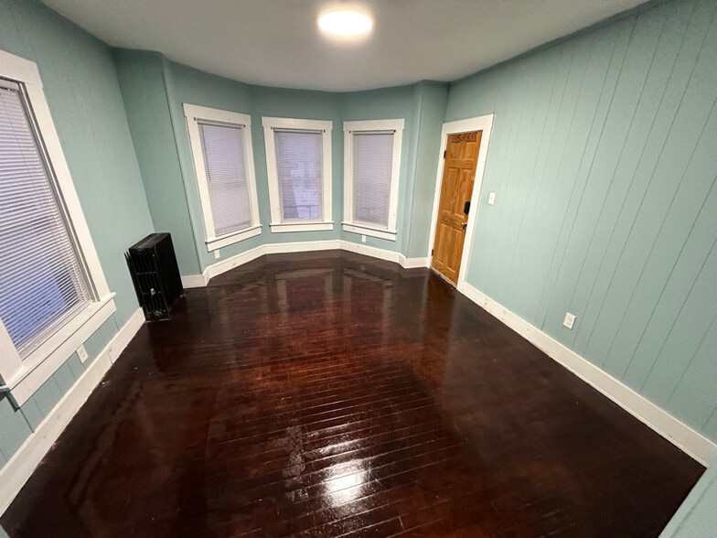 Building Photo - 62 Lakewood St