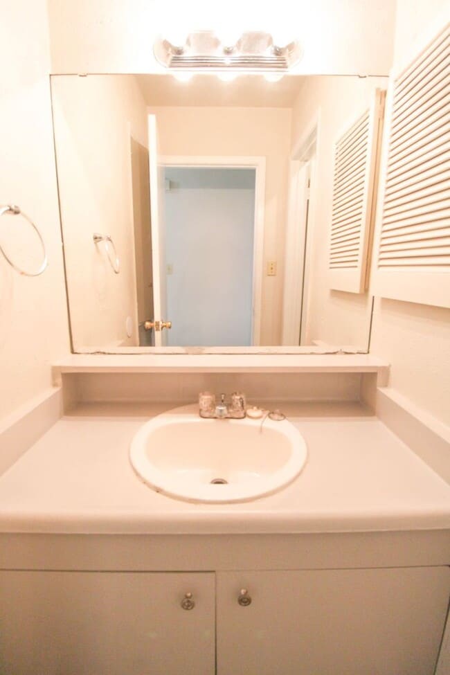 Building Photo - ************Move In Special- 2 WEEKS FREE!!!!************