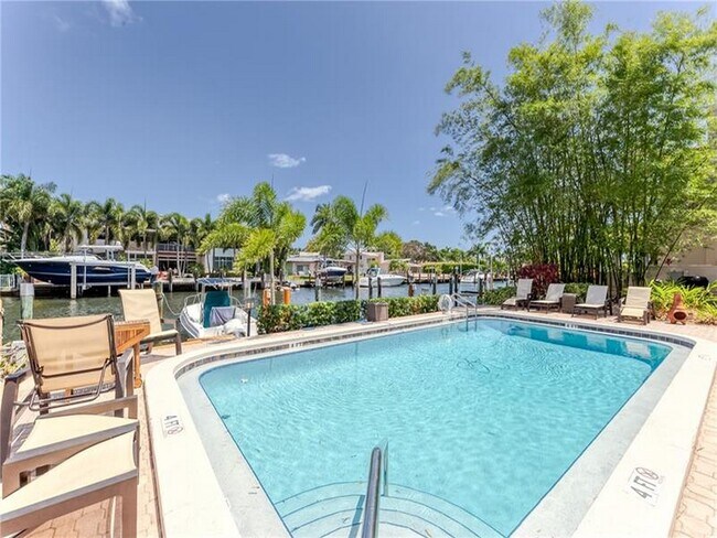 Building Photo - 2713 NE 15th St