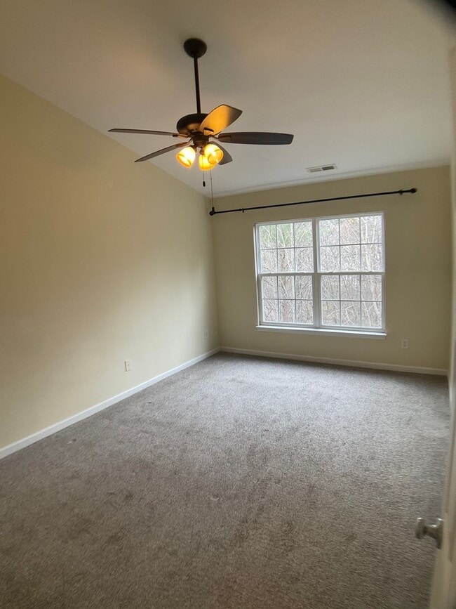 Building Photo - 3 Bed, 3.5 Bath Townhome with Garage!