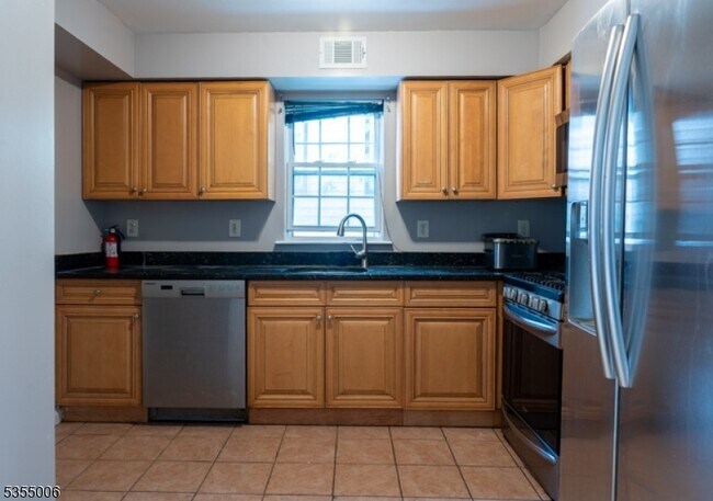 Building Photo - 239 N 19th St