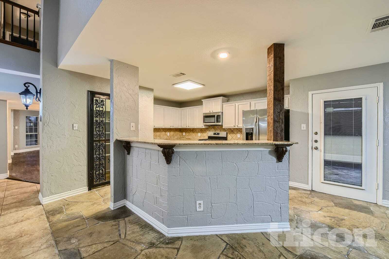 Building Photo - 220 Flatwood Dr