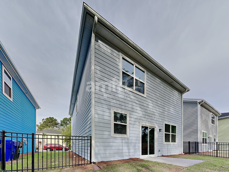 Building Photo - 1823 Produce Ln
