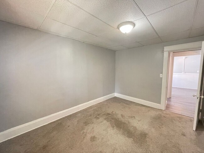 Building Photo - 398 Amory St