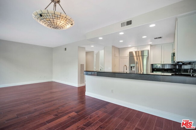 Building Photo - 6463 Zuma View Pl