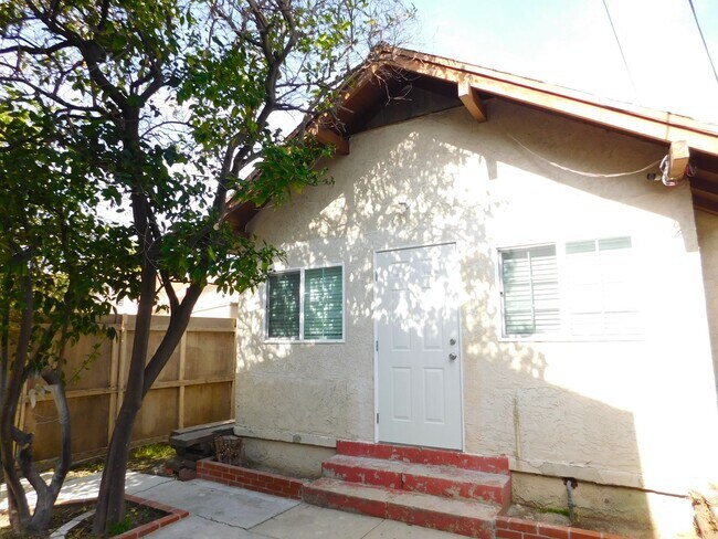 Building Photo - Garfield 339-341