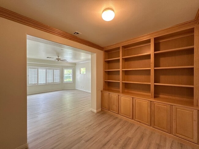 Building Photo - Echo Ridge At The Ridges In Summerlin-Unit 1
