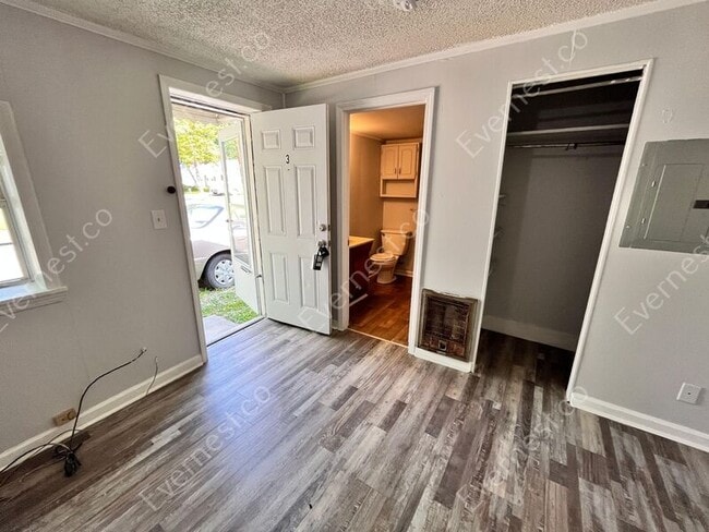 Building Photo - 413 N Moore Rd