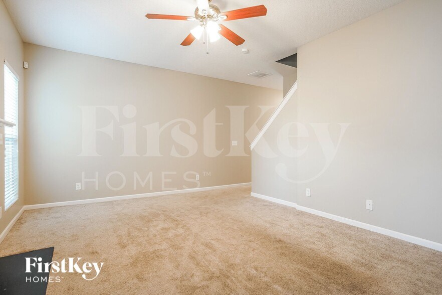 Building Photo - 6825 Winners Dr