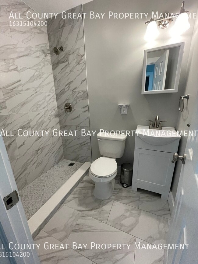 Building Photo - 184 E Main St