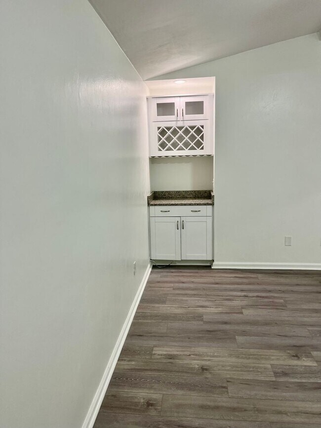 Building Photo - 3BD/2BA Home minutes from Dam Neck/Oceana Bases! Updated Throughout! Attached One Car Garage!