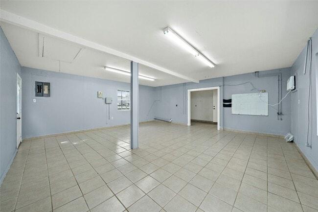 Building Photo - 8710 West Ln