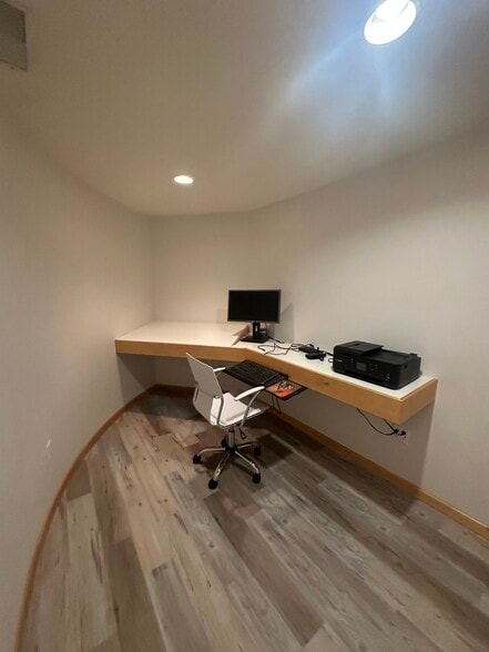 Building Photo - 909 S Midvale Blvd