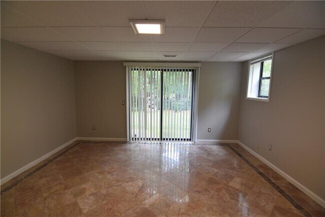 Building Photo - 3765 Cochran Lake Rd
