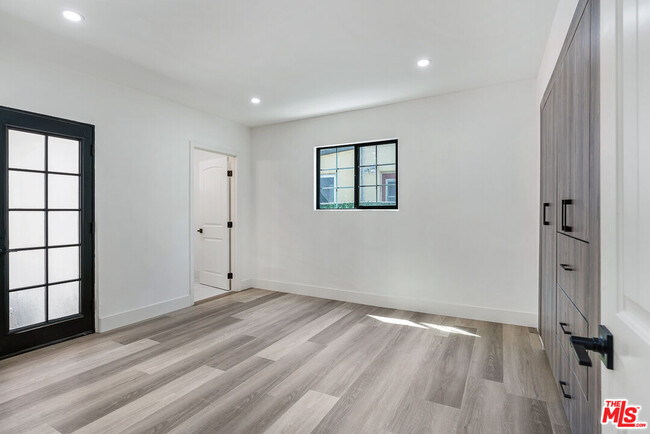 Building Photo - 130 Le Doux Rd