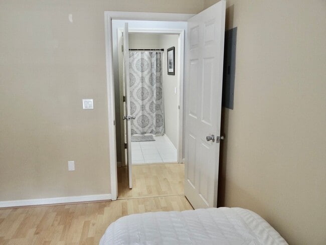 Building Photo - Furnished Long Term Rental in Surfside