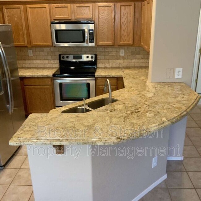 Building Photo - 40715 N Trailhead Way