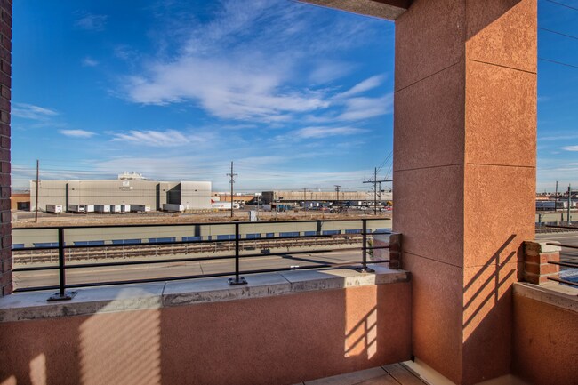Building Photo - 2BD/2.5BA Condo with Parking Spot and Garage at Parkhill  AVAIL NOW!