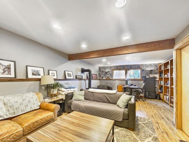 Building Photo - 3250 W.Hollyhock Dr