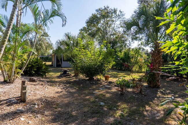 Building Photo - Country-Style Sarasota Living on a Full Acre - Pool Home with Oversized Workshop — Move-In Ready Now