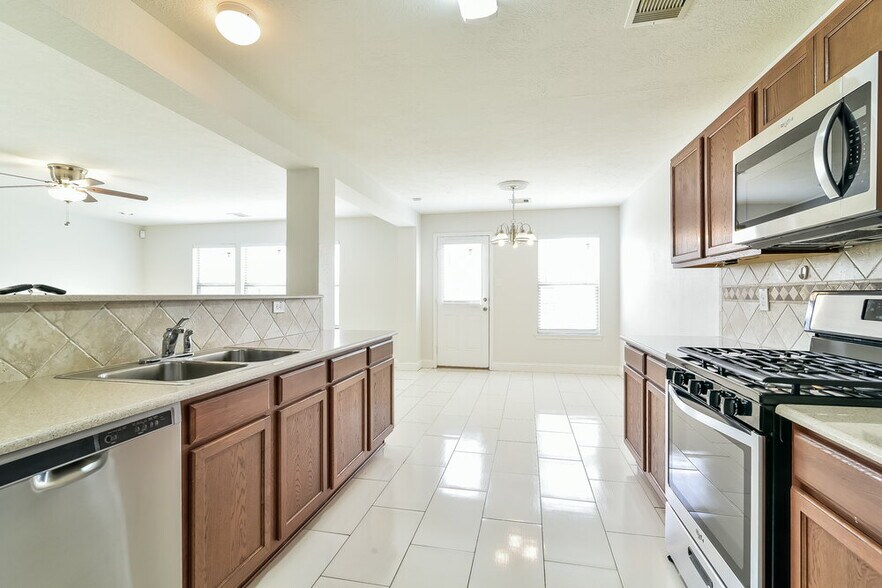 Building Photo - 18427 Westgate Pasture Ln