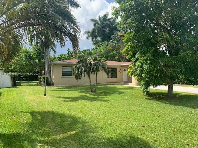 Building Photo - 13824 NE Miami Ct