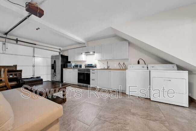 Building Photo - 25551 Maitland Dr