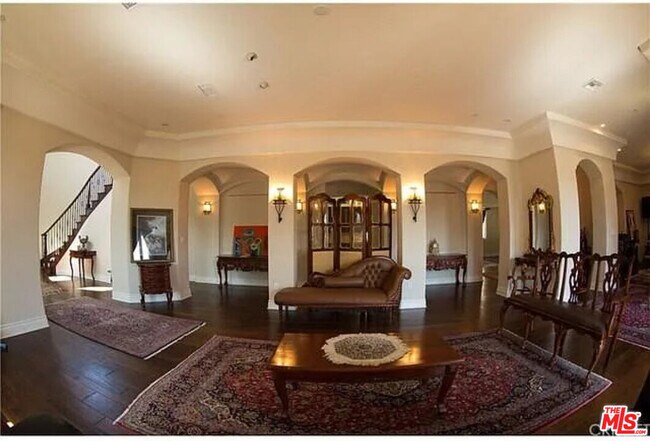 Building Photo - 3889 Old Topanga Canyon Rd