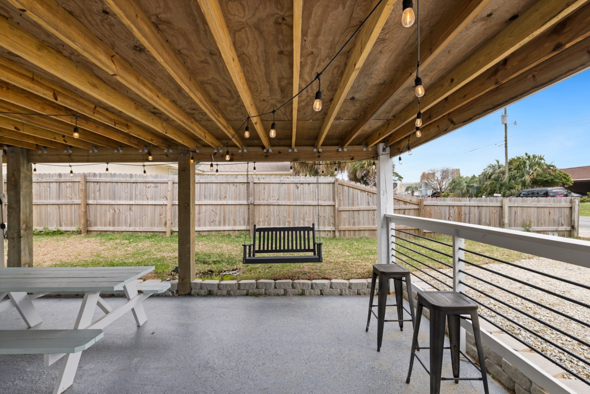 Building Photo - 5616 Pinetree Ave