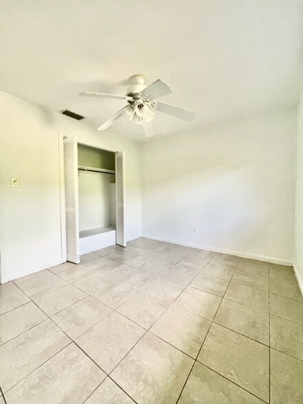 Building Photo - 623 92nd Ave N