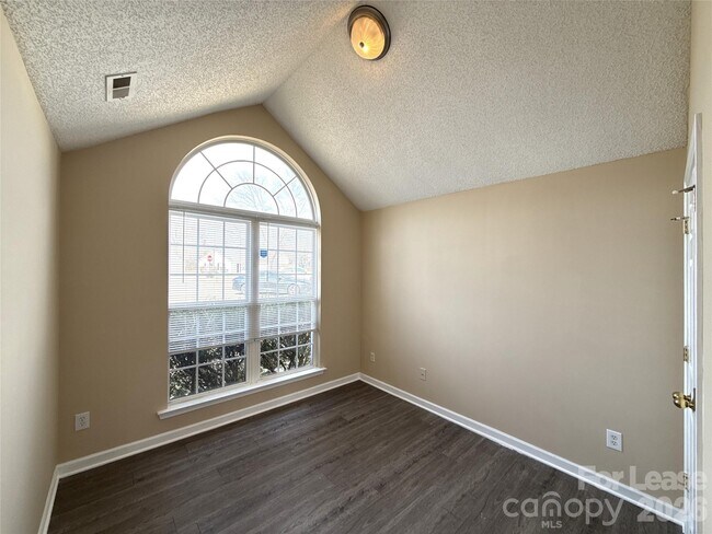 Building Photo - 507 Shafter Ct