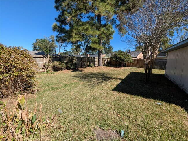 Building Photo - 17602 Crestline Rd