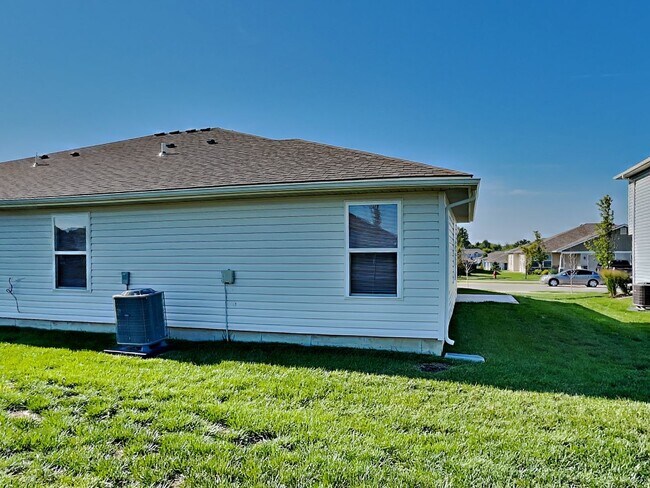 Building Photo - Charming 3-Bed, 2-Bath Home in Blue Springs