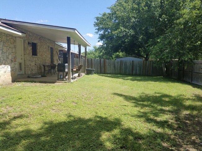 Building Photo - 135 Bluebonnet Cir