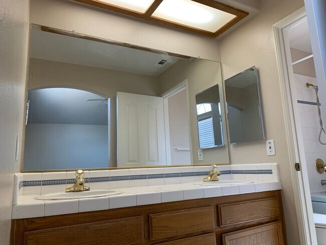 Building Photo - Newly updated 3 bedroom home in Menifee av...